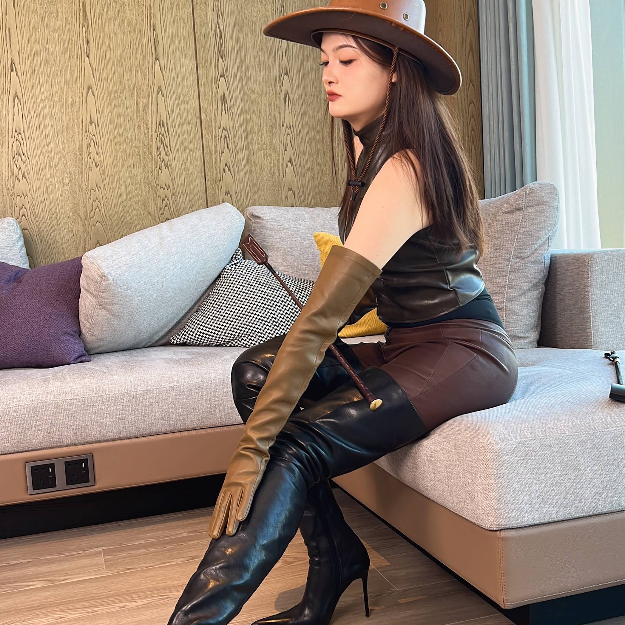Post from Oriental boots lady