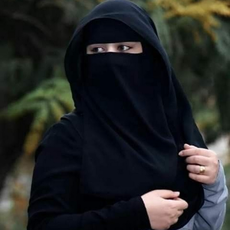 Hire Fatima knitting  — Crafts (Pottery, Jewelry, Crochet, Sewing) YouTube creator for sponsorships